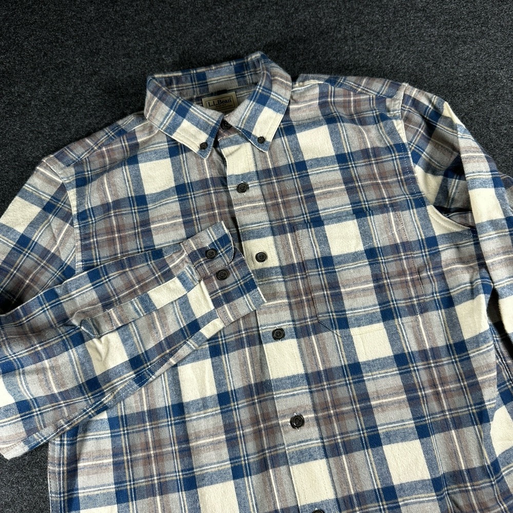 LL Bean Flannel Shirt Mens Med Reg Blue Scotch Plaid Button Down Slightly Fitted